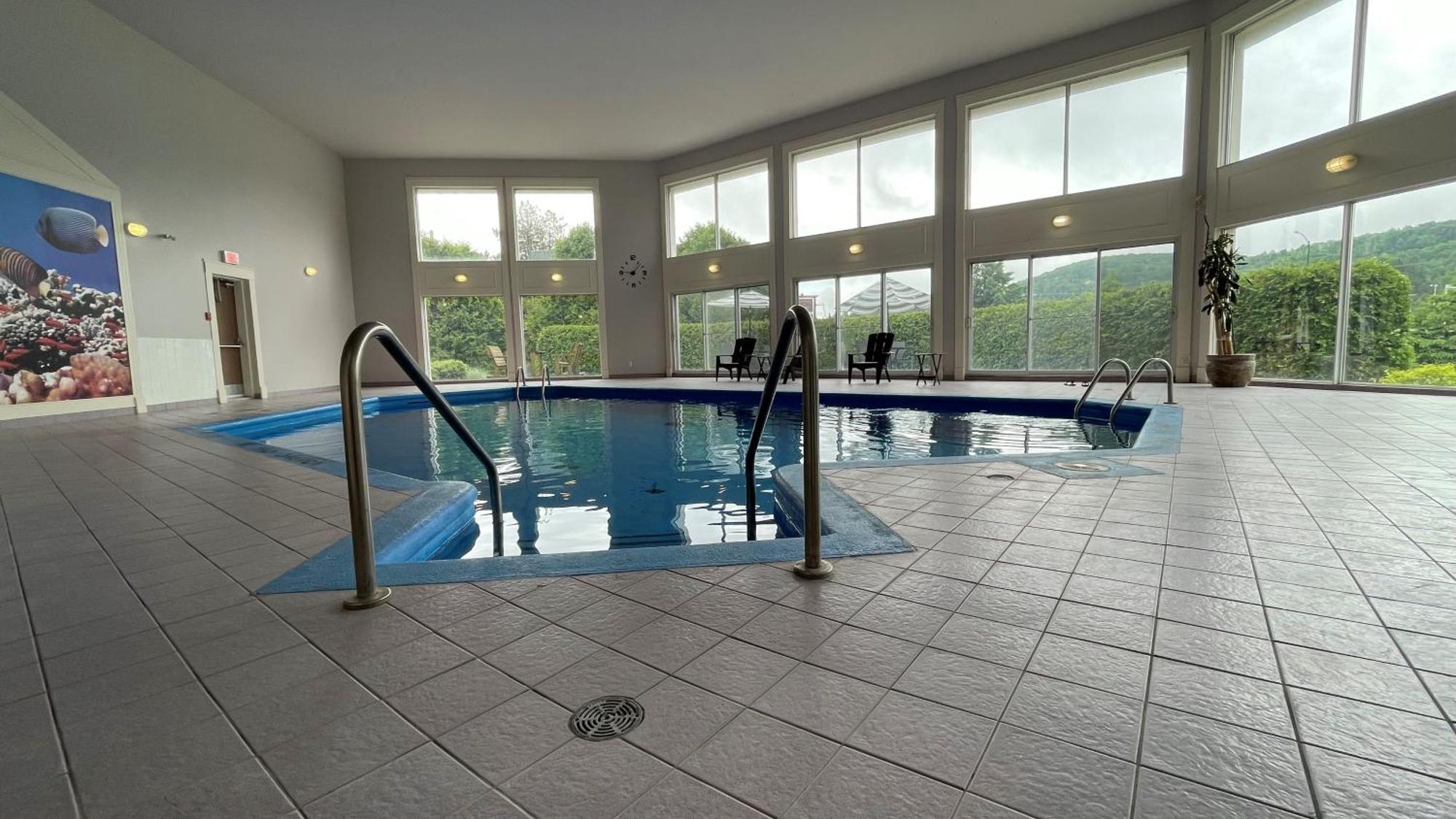 Hotel Vacances Tremblant Mont-Tremblant Esterno foto